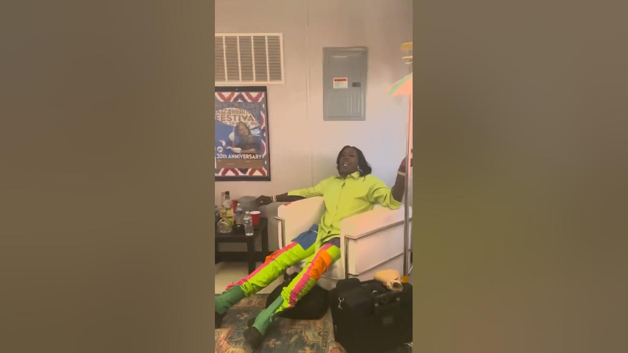 This is how we turn up the heat and bring that energy on stage🔥🤑 #TBT to backstage at Jazz Fest💖 This is how we turn up the heat and bring that energy on stage🔥🤑 #TBT to backstage at Jazz Fest💖