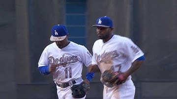 ATL@LAD: Rollins starts a double play to retire side