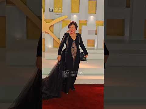 هزار و خفة دم لبلبة مع المصورين على ريد كاربت افتتاح مهرجان الجونة السينمائي