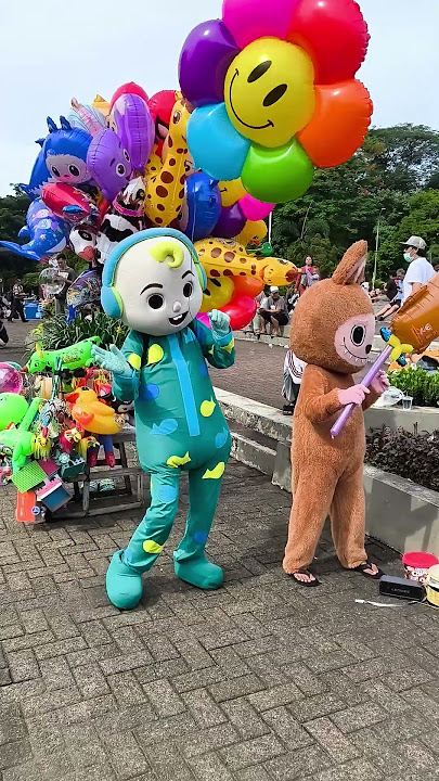 cocomelon wheels on the bus go round and round