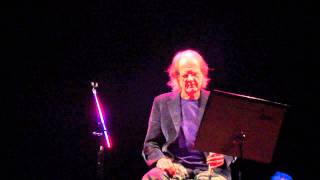 Watch Luis Eduardo Aute Nada video