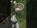 Batman y Spiderman se dieron el tiempo de apoyar a los ciclistas profesionales en el Tour de Hungría
