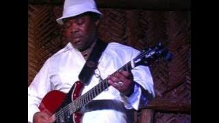 Sumu ya Mapenzi by Maquis (Guitar Vumbi Dekula)