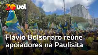 Flávio Bolsonaro gathers supporters on Paulista Avenue for demonstration before debate with Lula