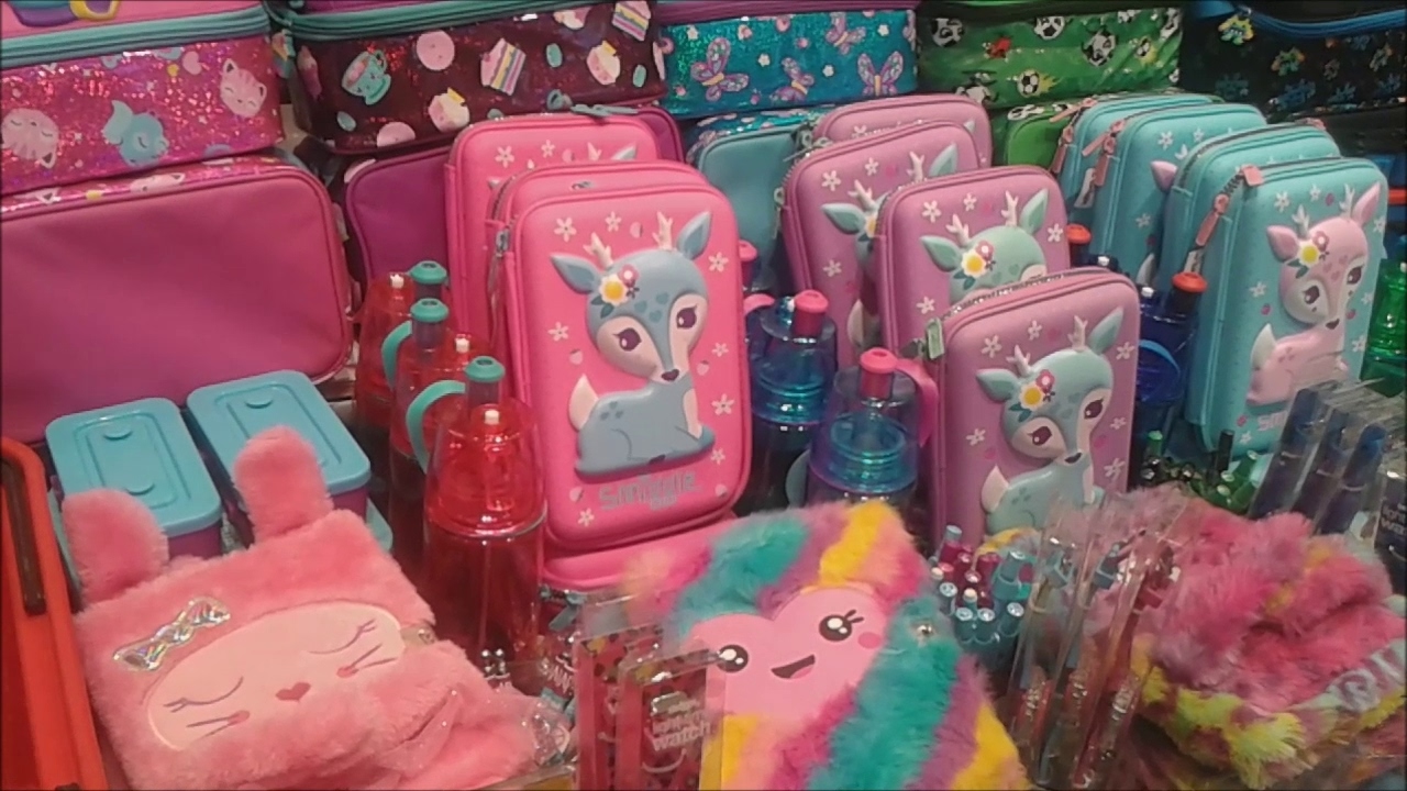 SMIGGLE  2017 - Pencil cases, scented gel pens with amazing colours スミグル コレクション