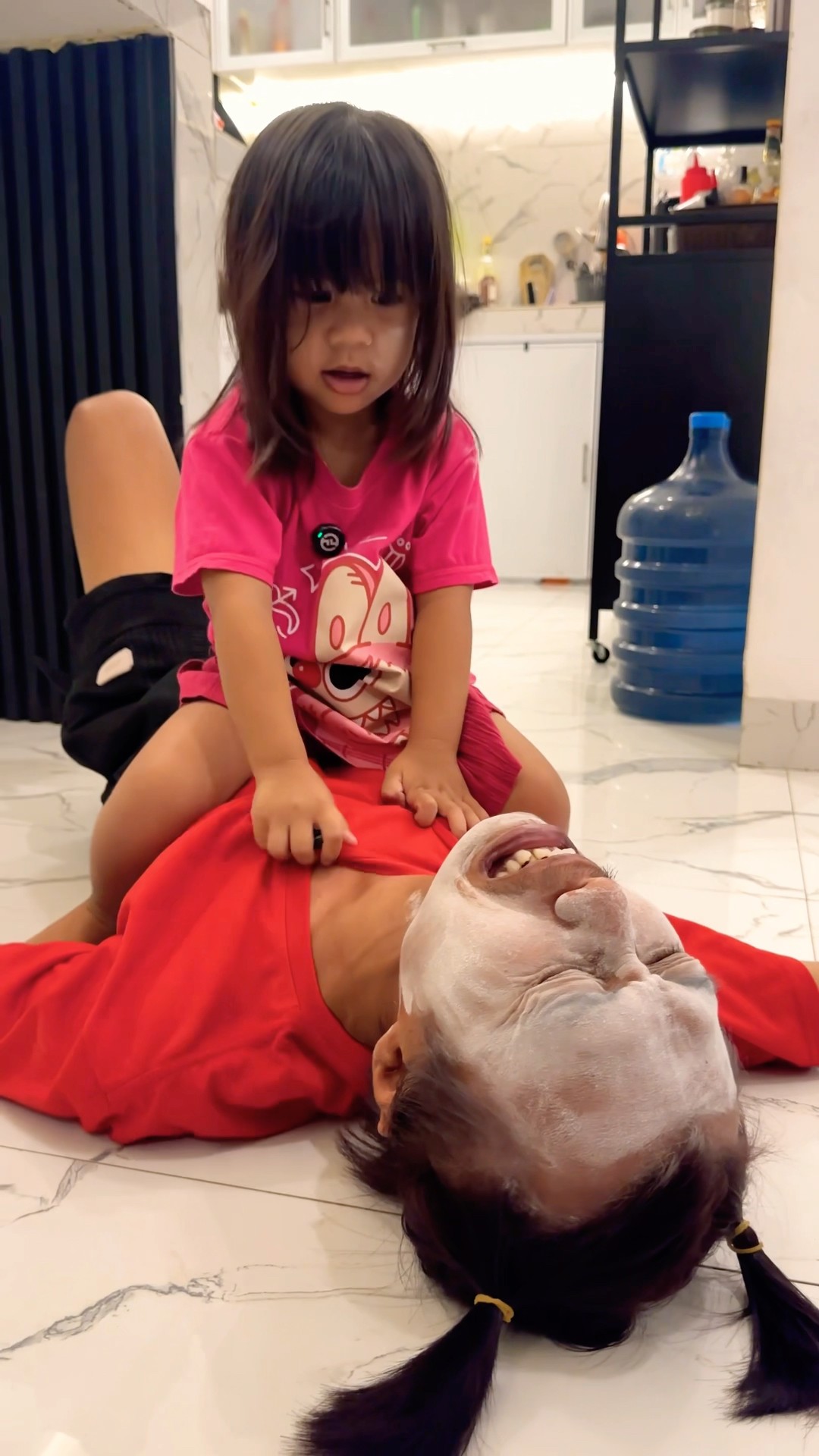Nak Bego dan alanna jatoh