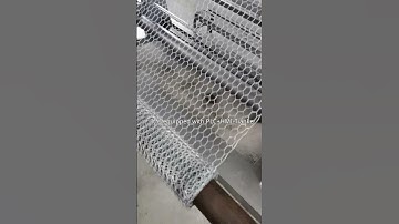 Hexagonal wire mesh machine