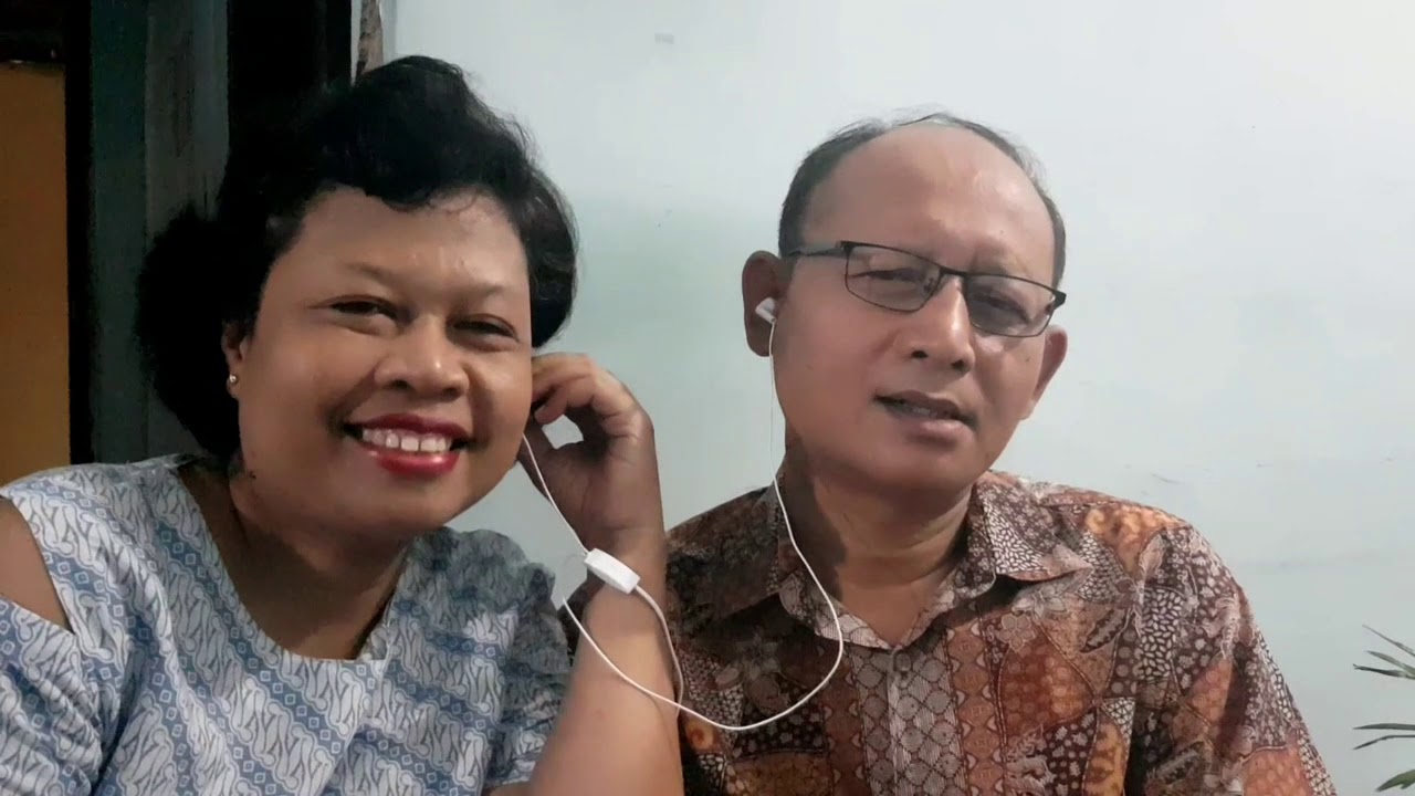 HIDUP INI ADALAH KESEMPATAN- Cover by Bu Endang dan Pak Budi - YouTube