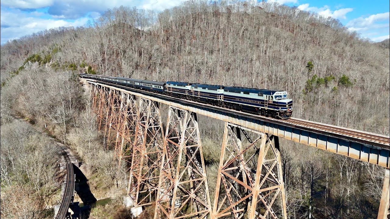 CSX Santa Train 2025  chasing it down the Clinchfield!