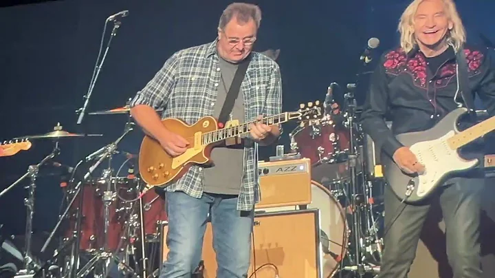 Joe Walsh joins Vince Gill & Chris Holt on some classic "Funk 49" guitar riffs Wichita VetsAid 2025