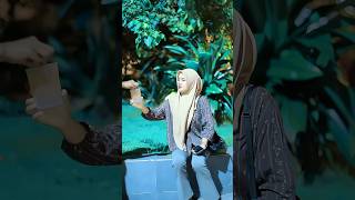 Very Confuse Pretty Beggar Auto Shy