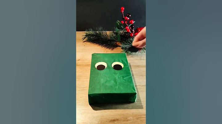 DIY #giftwrapping Part 1 - "The Grinch" 💚🎀 #grinchmas #geschenke #weihnachten #christmasdiy #shorts