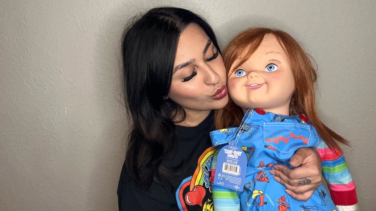 ASMR Personal Attn for Chucky #brushingasmr #scratching