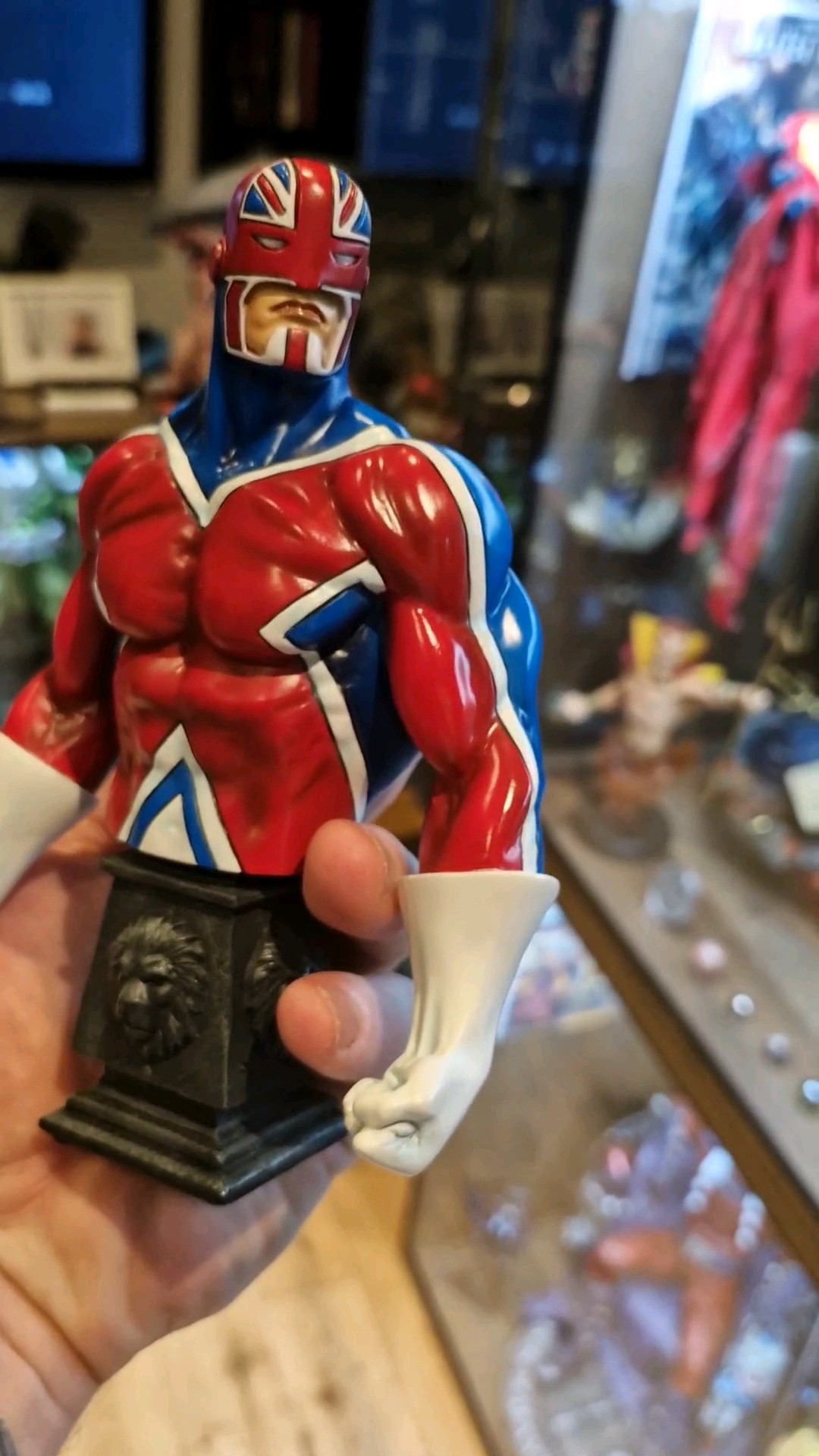 Bowen Designs Captain Britain 80's Mini Bust | Limited