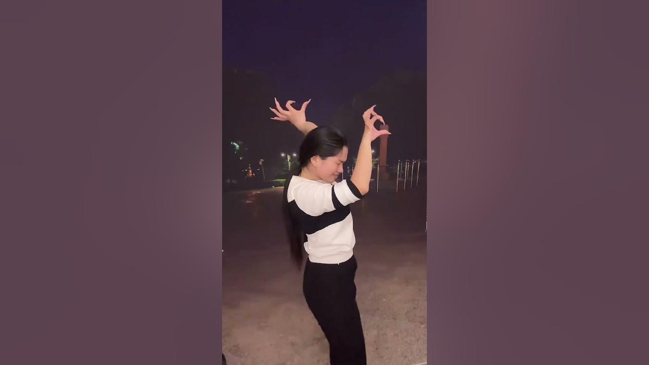 Electrifying Finger Dance & Sing Along Love Is Like A Wind Errenzhuan Version  Cultural Fusion