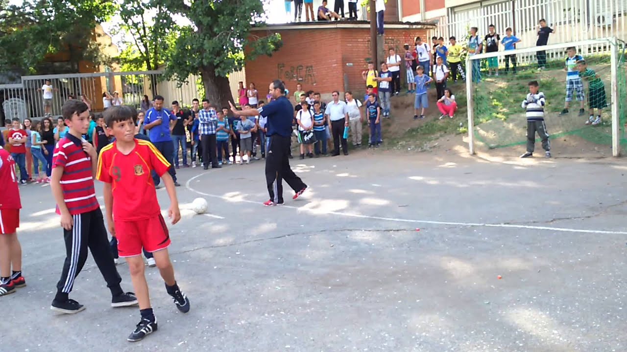 Shkolla SH.M.U.2 ndeshje futbolli te klasave te 6