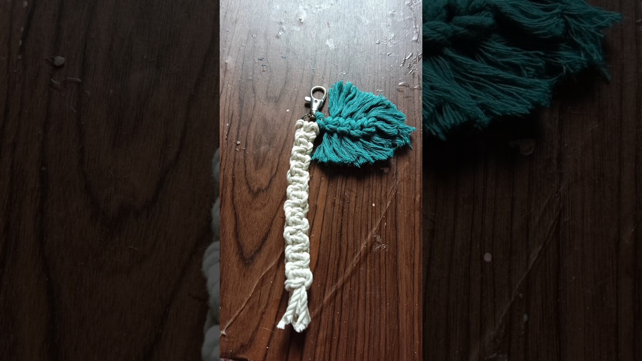 Macrame chain leaf keyring 