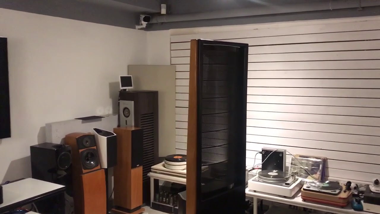 רמקולים Martin Logan Monolith III מחוברים ל PASS Labs X250