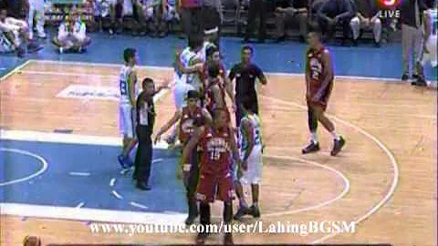JR Reyes and Raffy Reavis kissing