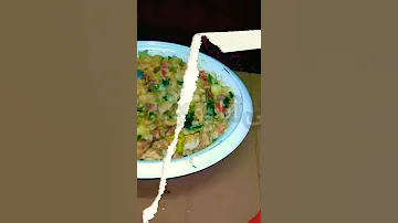 صنية عجة البطاطس بالبيض والخضرة 