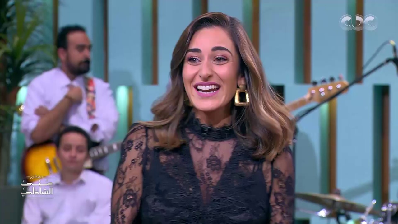 قالولي ليه لابسه مفتوح وانتي عندك لظاليظ.. أمينة خليل ترد مع منى الشاذلي