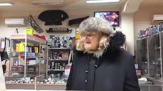 Бабка поёт и танцует под буратино😂😂😂😂 ржака😆😆