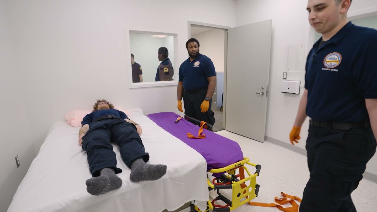 Safe Patient Handling: Mobilizing Patients from Tight Spaces – Selikoff Centers