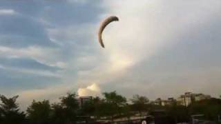 Power Kite in Singapore Prism Tensor 5.0m fly 360 degree at small park on 28 Sep 2011. ;-))