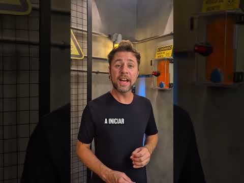 Essa lâmpada de estádio é um MONSTRO! 🔥