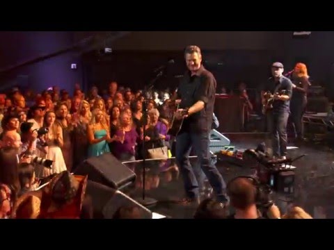 Blake Shelton – Boys 'Round Here (Live on the Honda Stage at the iHeartRadio Theater LA)