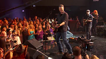 Blake Shelton – Boys 'Round Here (Live on the Honda Stage at the iHeartRadio Theater LA)