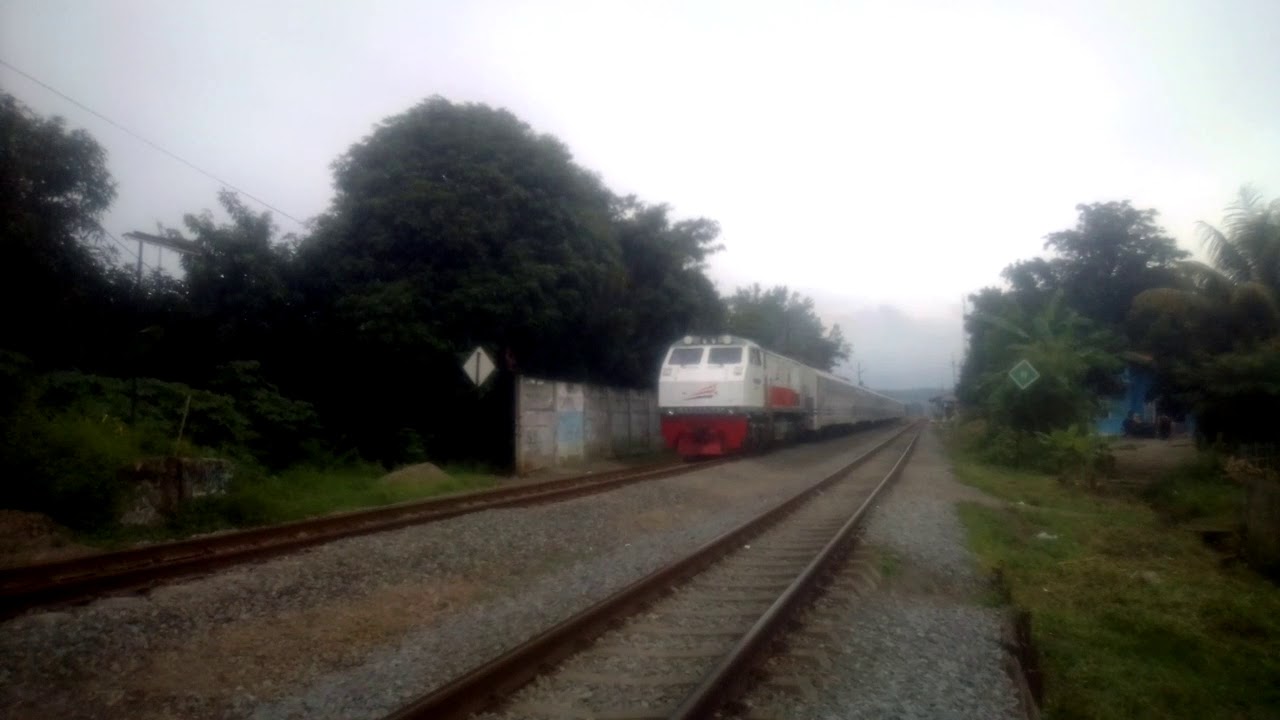 KA Serayu Pagi Feat Loko Lucu Dari Jatinegara 