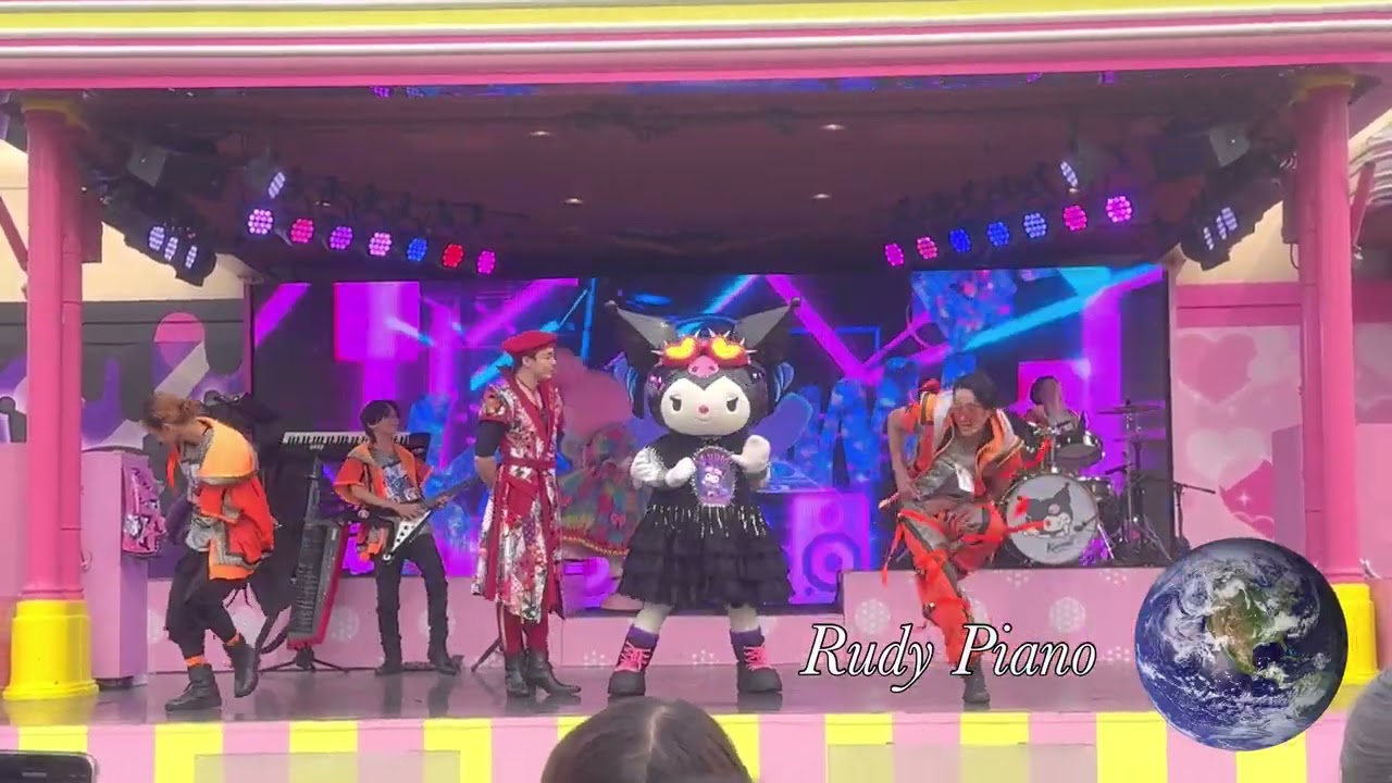 Kuromi, My Melody & Team Performance - Universal Studios Japan