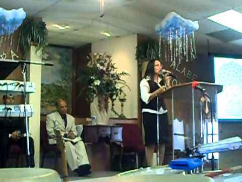 Jennifer Galarza Predicando Iglesia de Dios Pentecostal MI del Sur de Lakeland