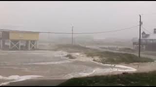 لحظات مرعبة لأعصار إيدا الذي بلغت سرعته 240 كم و دمر شواطئ لويزيانا الامريكيه.
