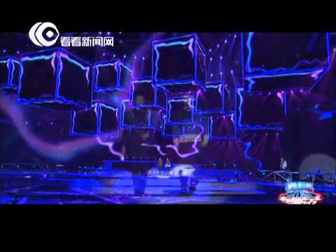 2013东方卫视跨年盛典：杨宗纬孙伯伦联手演绎催泪情歌《洋葱》《离人》