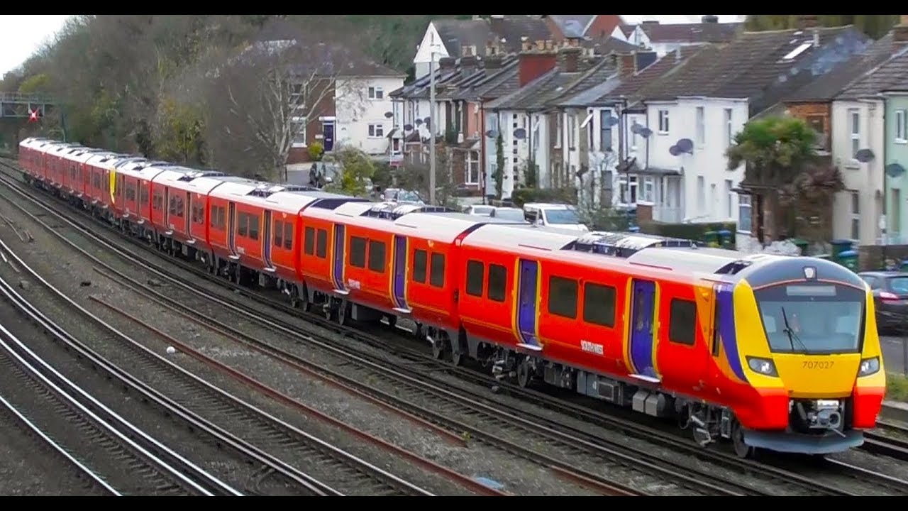 SWR Class 707s - 707027 + 707026 Pass Southampton Loops Bridge For ...