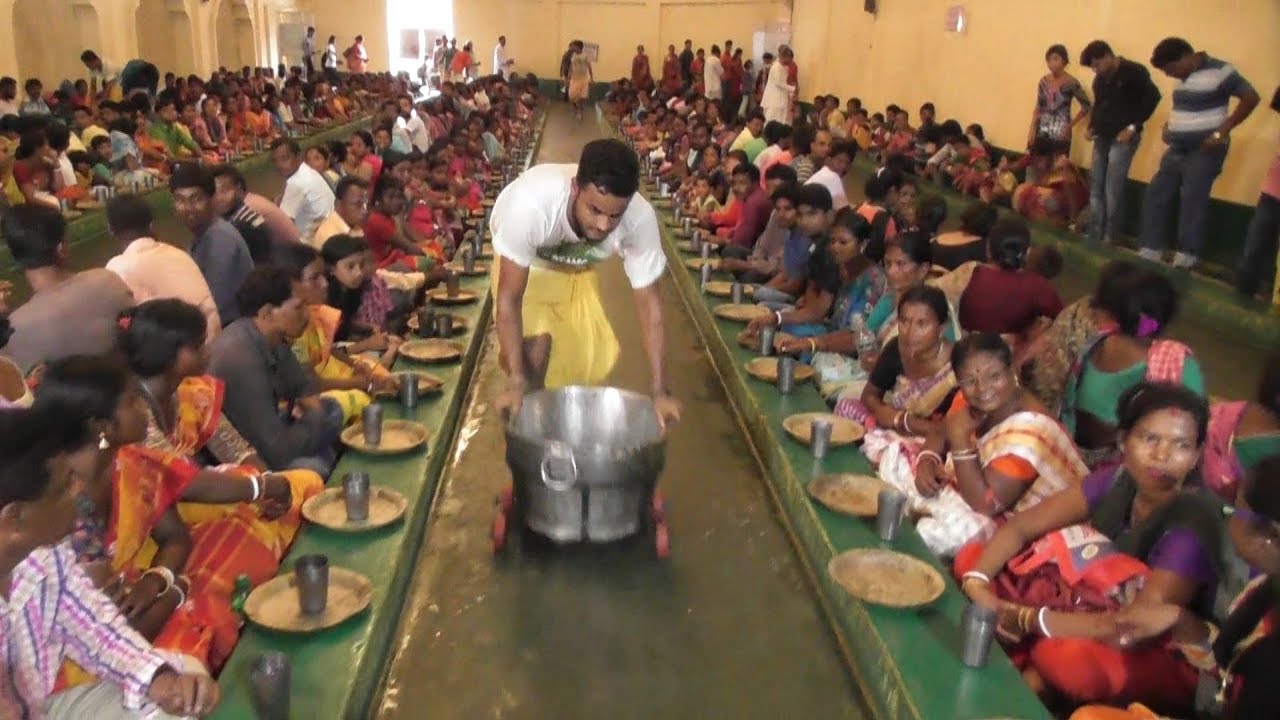 Lakhs of People Eating Bhog in The Occasion of Lord Krishna Birthday  | ISKON Temple Mayapur