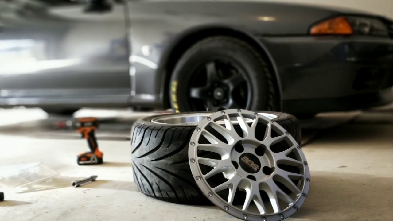 Polishing R32 GTR BBS LM reverse mount wheels with the Mothers