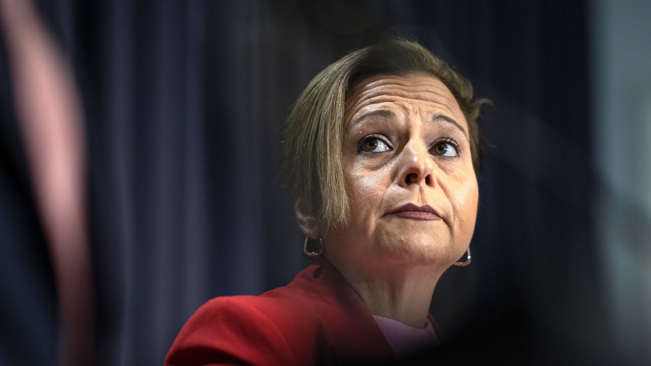 Communications Minister demands answer from ABC management following job cuts