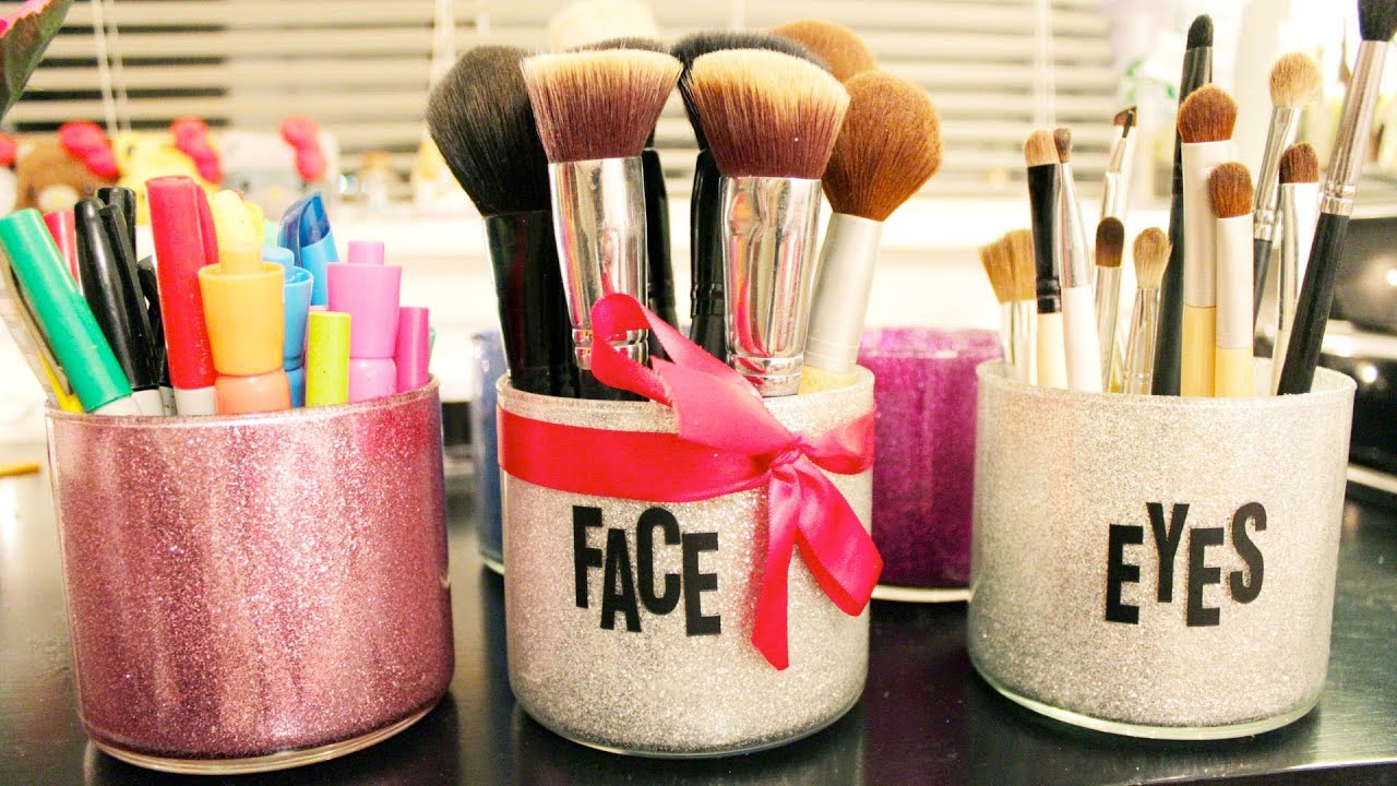 Mod Podge & Glitter Make Up Brushes.