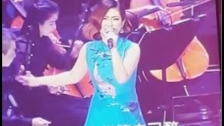 Video voorbeeld van "任家萱Selina - 不必在乎我是誰&台北市立國樂團"