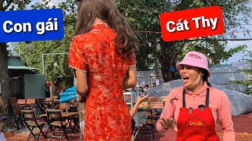 Con gái DIVA Cát Thy bỗng dưng xuất hiện làm náo loạn tiệm bánh tráng trộn