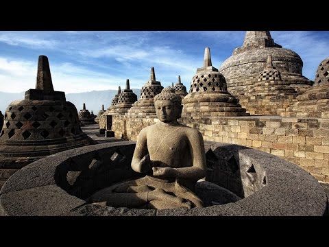 Видео: Боробудур: самый большой в мире буддийский храм в 8 удивительных изображениях