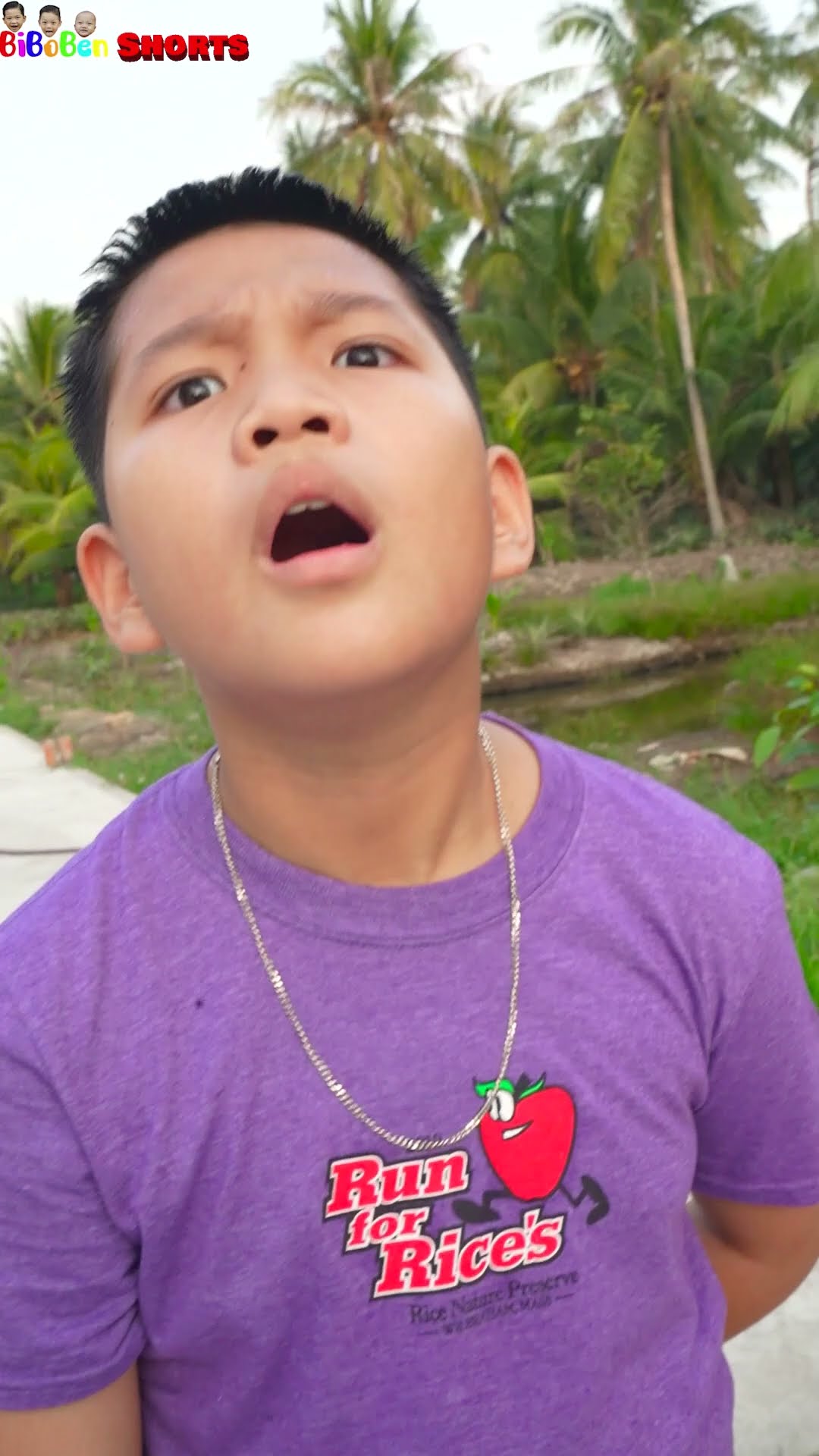 Anh trai tốt bụng nhắc nhở em mang mũ bảo hiểm khi tham gia giao thông  ? #comedy #funny #cute