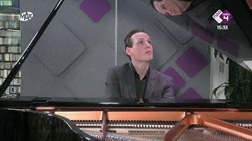 Tobias Borsboom speelt De Tuinen van Buitenzorg van Godowksy