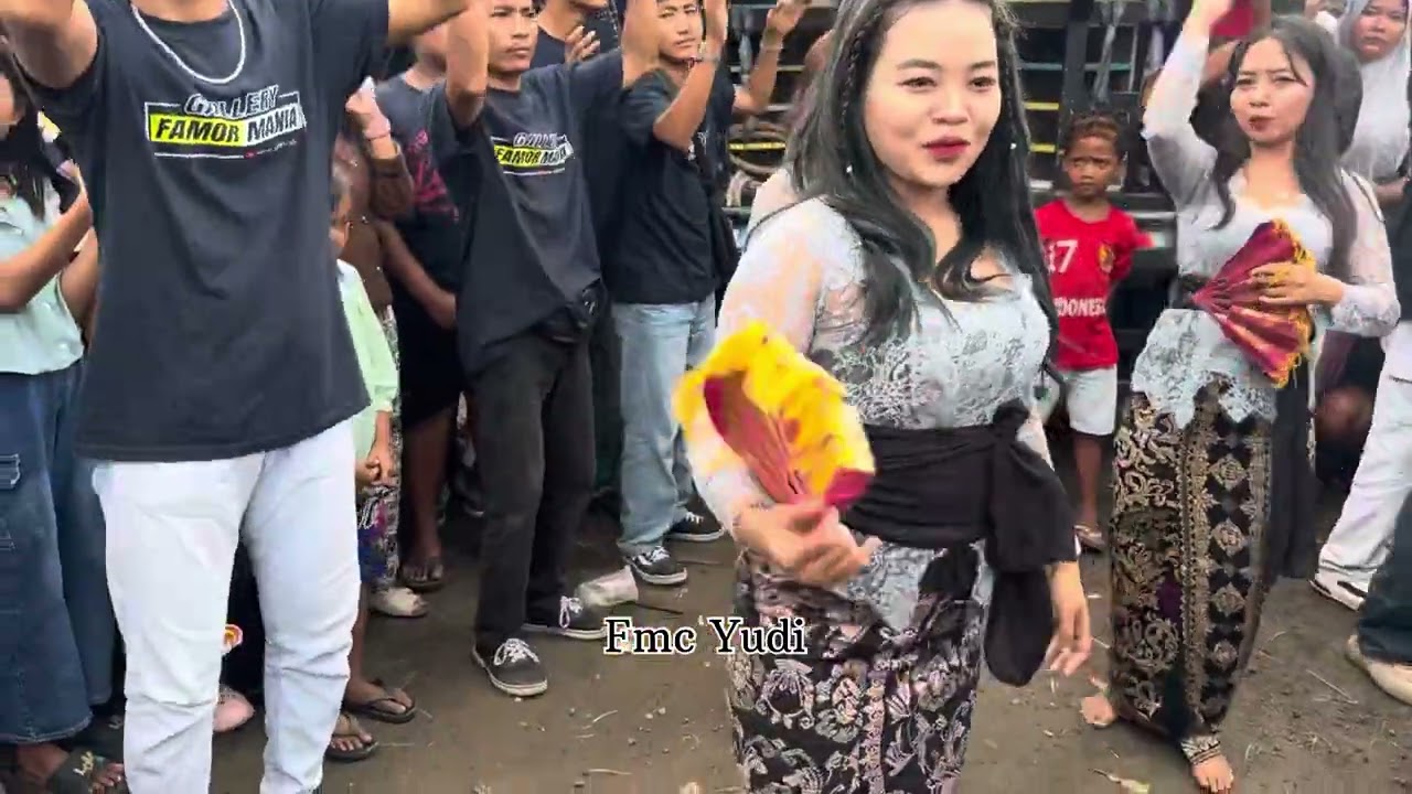 Famor mania Tampil di lautan warga bawakan sasak terbaik di acara Ulang Tahun AKNTB