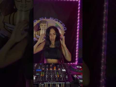 Anely Kiyaro #hardtechno #techno #dj #femaledj #djane #djremix #djmix #djing #rave #technodj #mixing