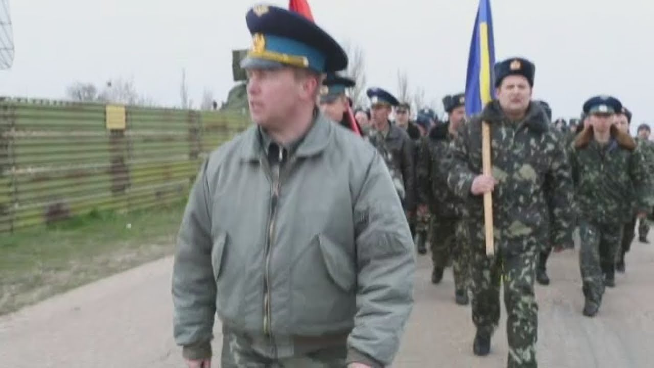 Ukraine crisis: first shots fired in Crimea (but into the air)