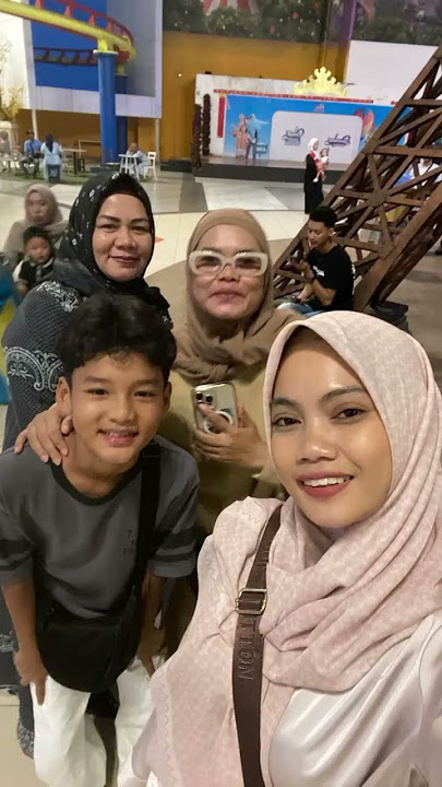The extended family of Adzando Davema watched Komang together #this is such a throwback, hehe #ko...